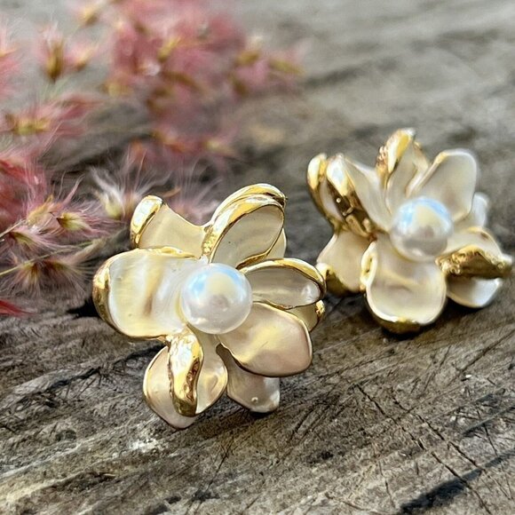 Enamel CAMELLIA Earrings 18K Gold plated white 925 silver stud womens jewelry - Picture 4 of 9